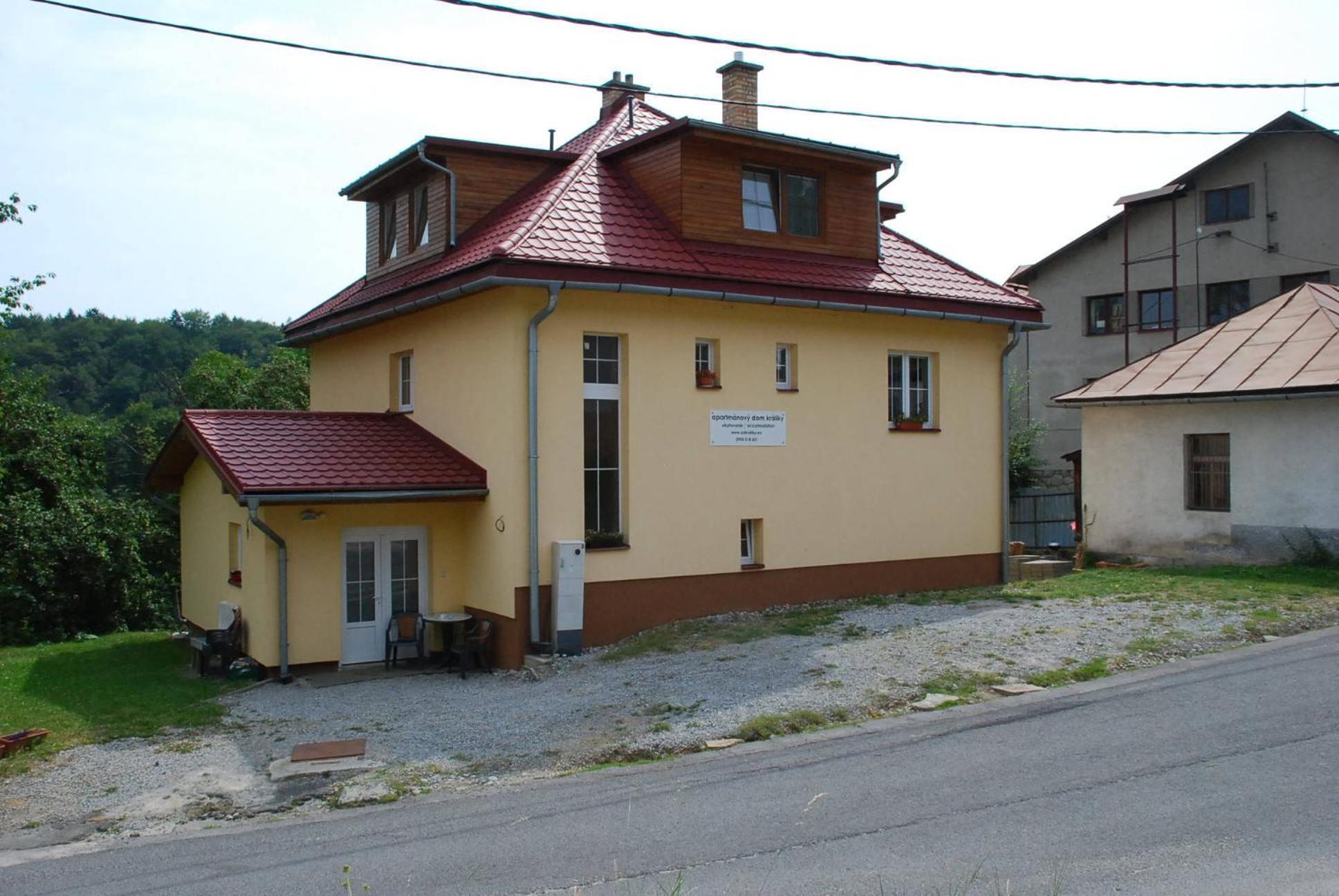 Apartmanovy Dom Králiky Exteriör bild